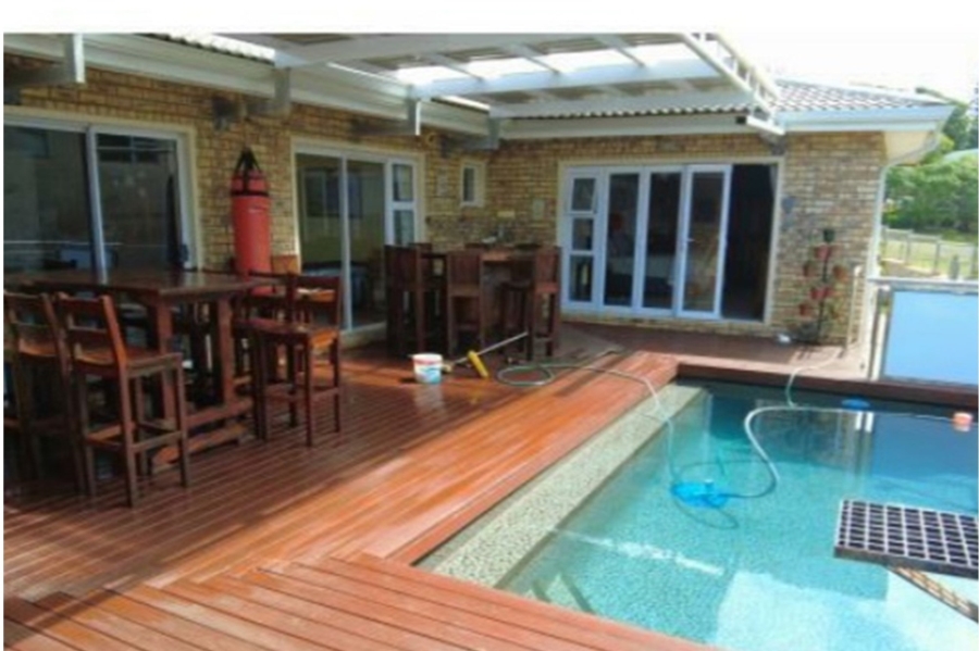 5 Bedroom Property for Sale in Winterstrand Eastern Cape